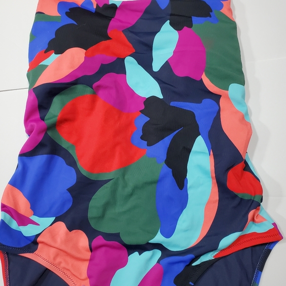 Athleta Hermosa One Piece Swimsuit Size Medium Tossed Floral MSRP $109 SU011 - Picture 7 of 10